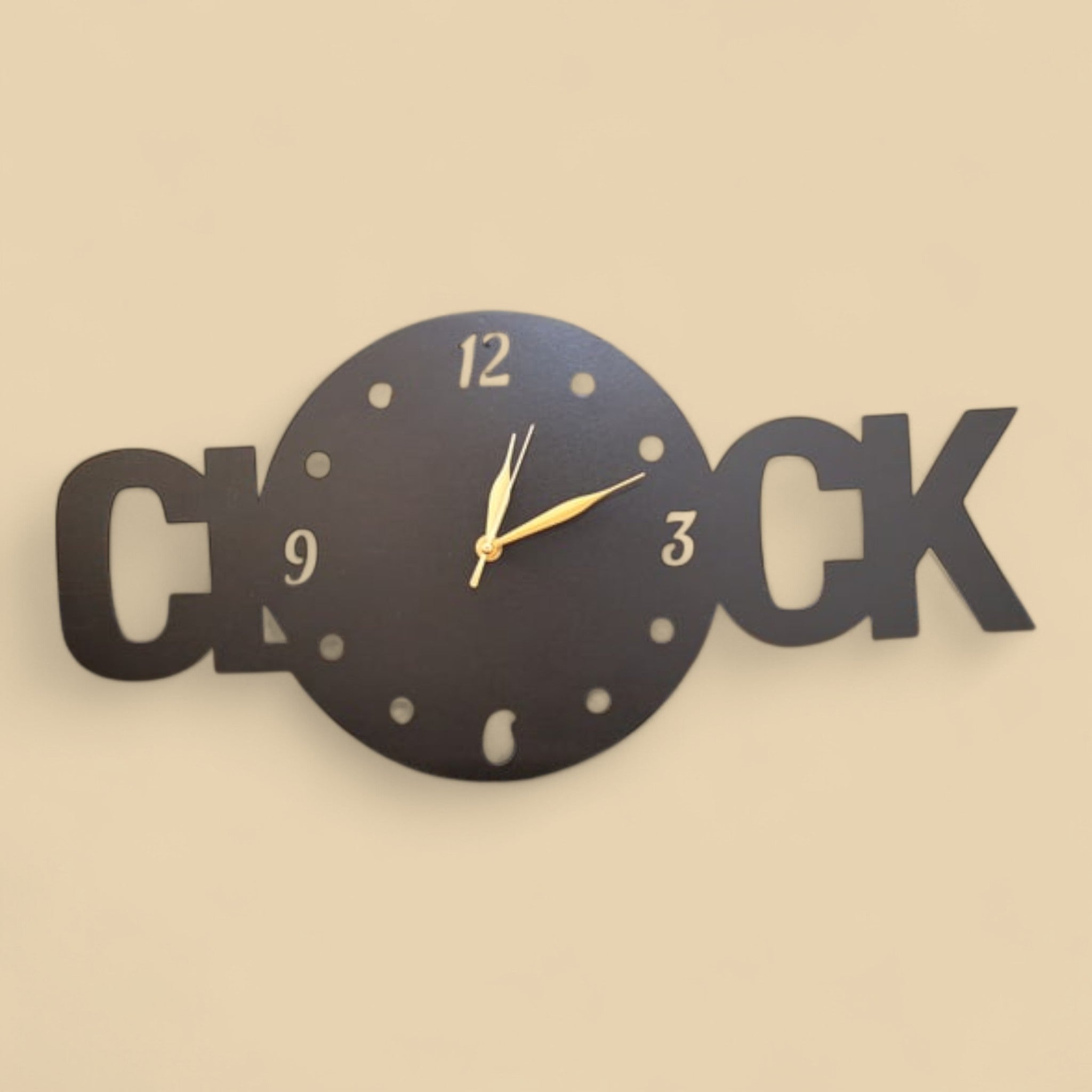 Horloge murale “TypoClock” CREAFAMAX