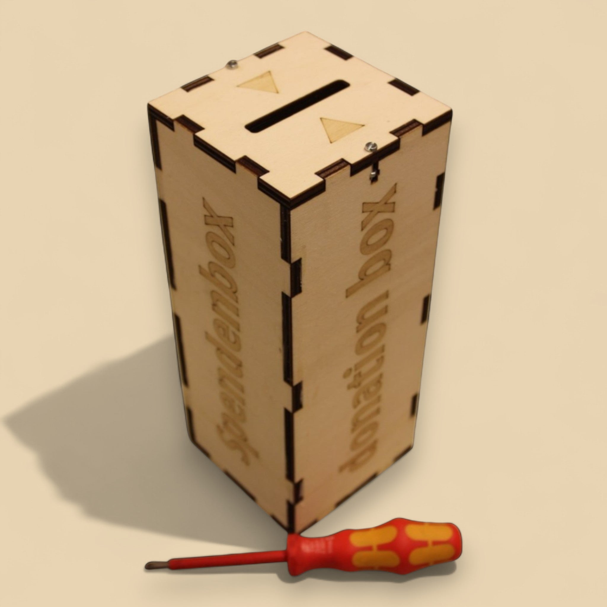 Boîte à dons en bois avec vis de sécurité – CFX-PIGGYBANK-SET-002.1