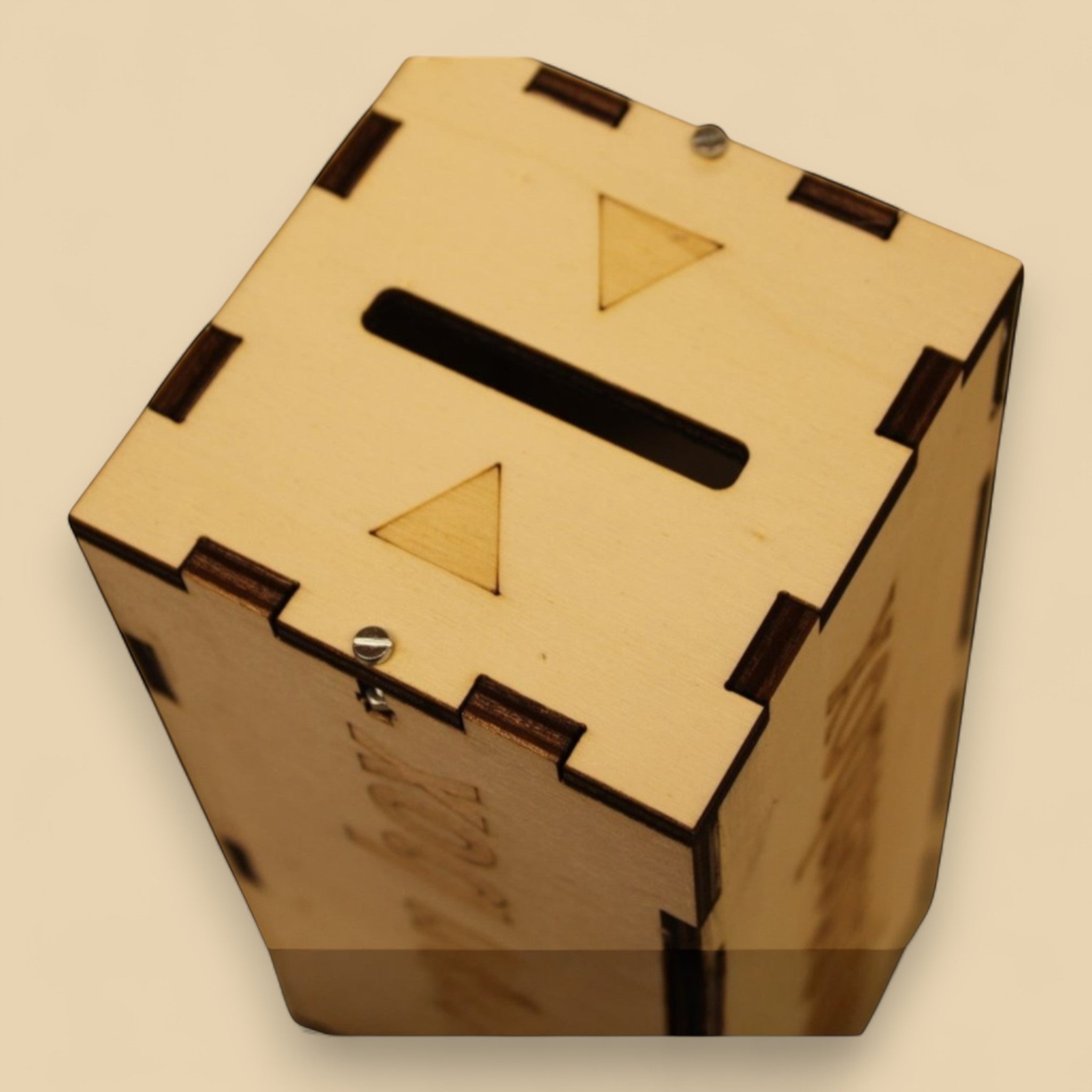 Boîte à dons en bois avec vis de sécurité – CFX-PIGGYBANK-SET-002-2