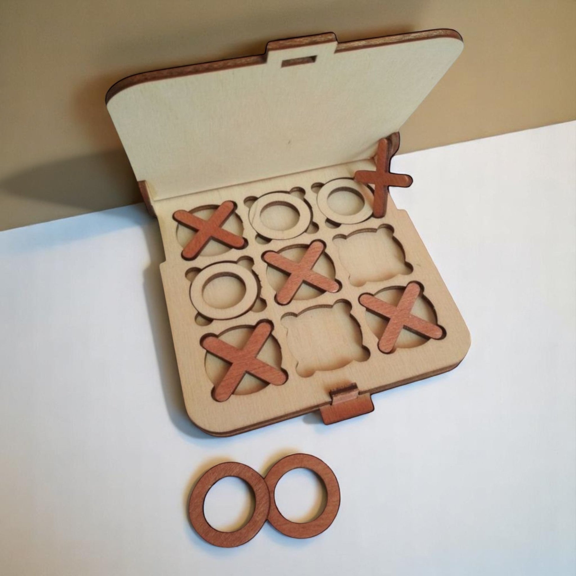 Tic Tac Box – Jeu de morpion en bois pliable CREAFAMAX