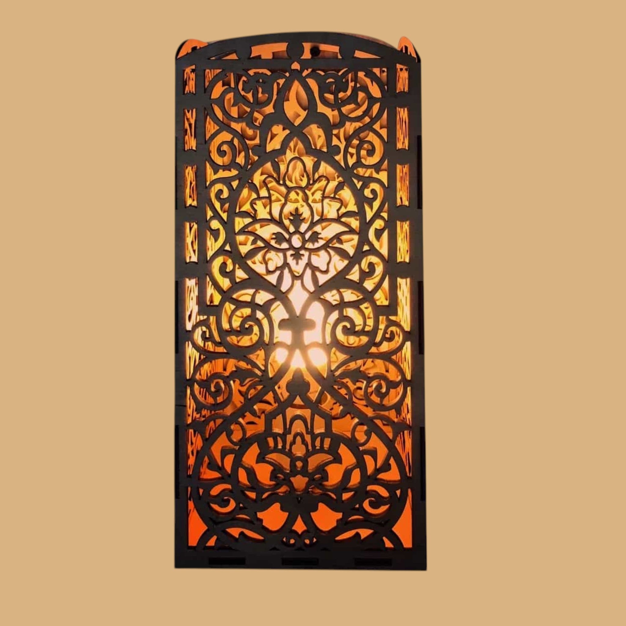 Lumière d’Arabesque – Lanterne murale en bois ajouré CREAFAMAX