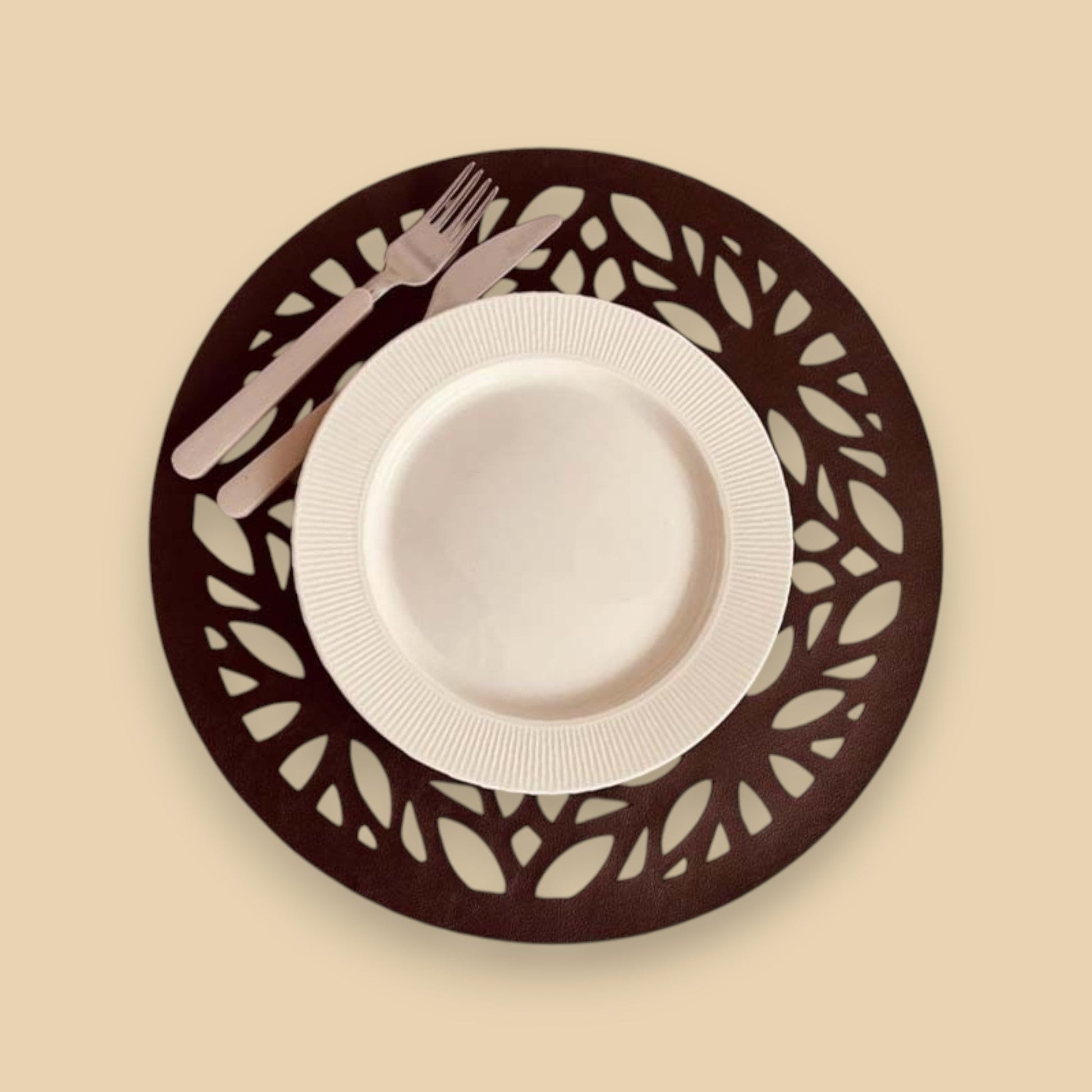Feuille Élégante – Couvre-assiette rond ajouré CREAFAMAX