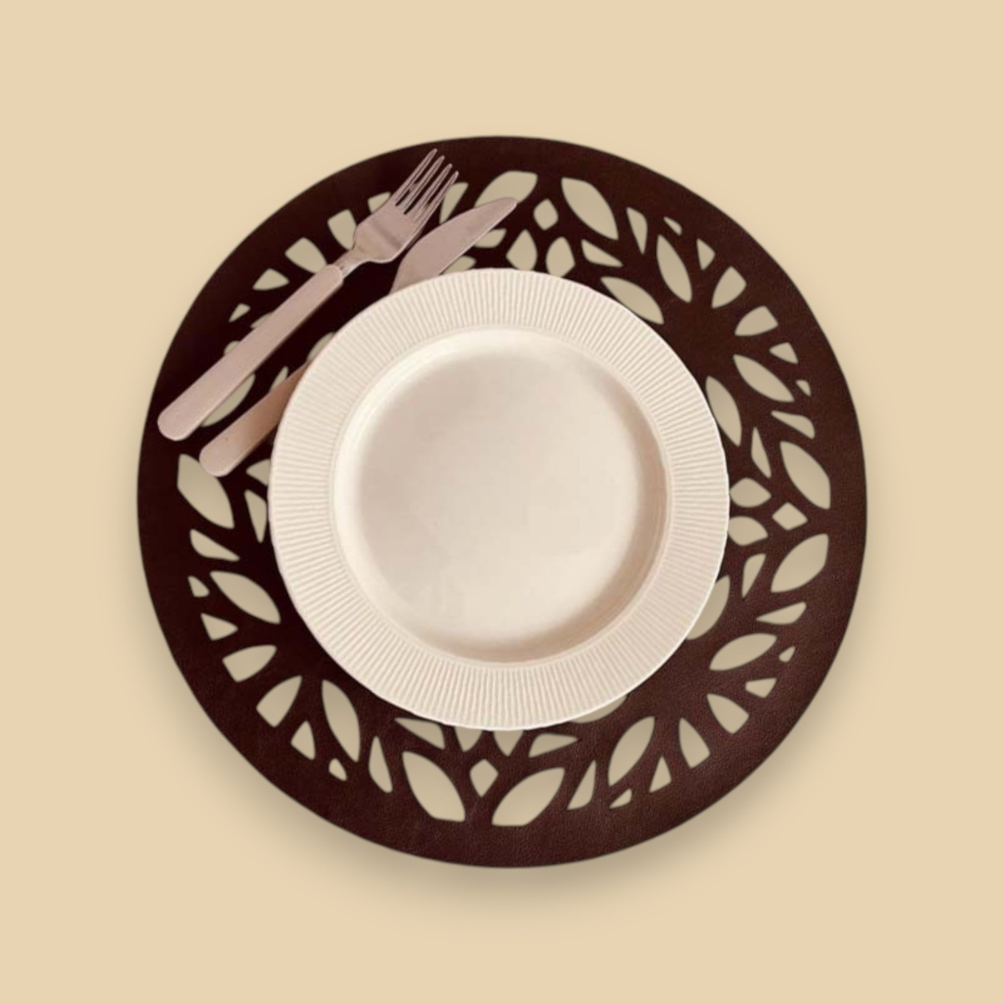 Feuille Élégante – Couvre-assiette rond ajouré CREAFAMAX